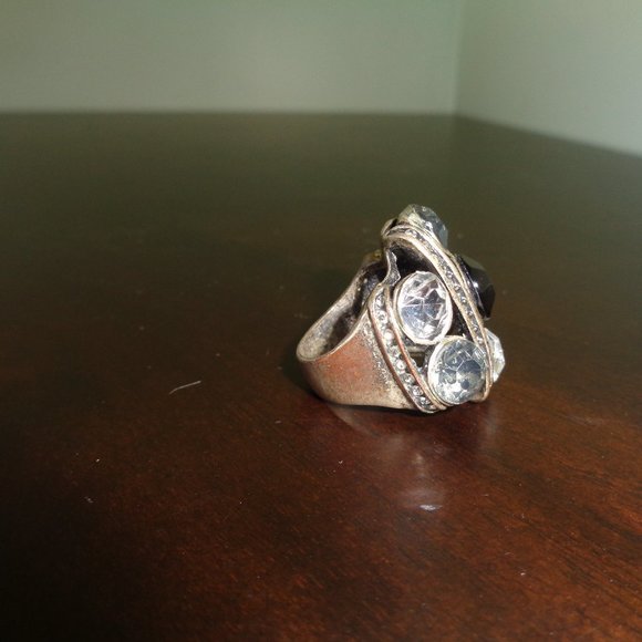Big ring with faux crystals- costume jewelry - Picture 3 of 12